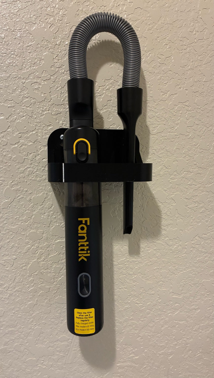 Fanttik Slim V8 vacuum mounted in garage using 3D printed holder

